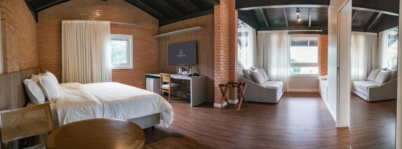 Village Du Hotel *